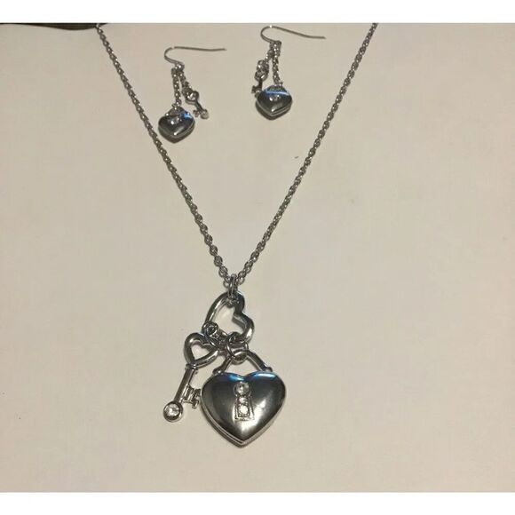 Boutique Jewelry - Pretty New Long Silver Hearts & Keys Necklace/Earring Set